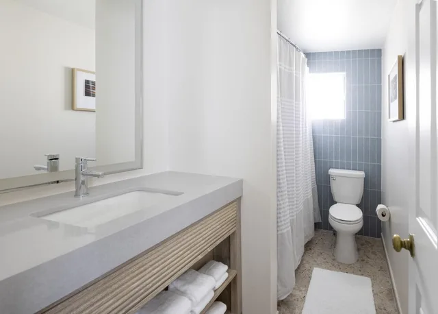 غرفة قياسية بسرير كينج، Blue Water Resort on the Ocean 5/7