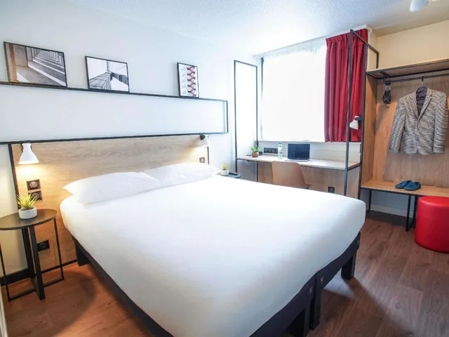 غرفة متصلة بسرير مزدوج وسريرين منفصلين، Kyriad Paris Nord Porte de Saint Ouen Formely Alliance Hotel Paris Porte de Saint Ouen 6/20