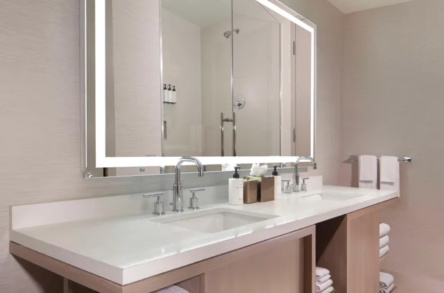 جناح بريميوم بسرير كينج بإطلالة على المدينة بغرفة نوم واحدة لذوي الإعاقة، Hilton West Palm Beach 3/4