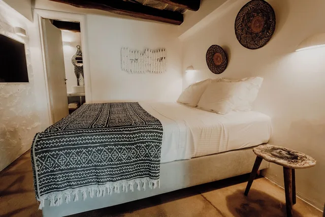 Cave, Senior, Suite, Queen Bed, Sea View, Sofa، Mythic Paros 1/3