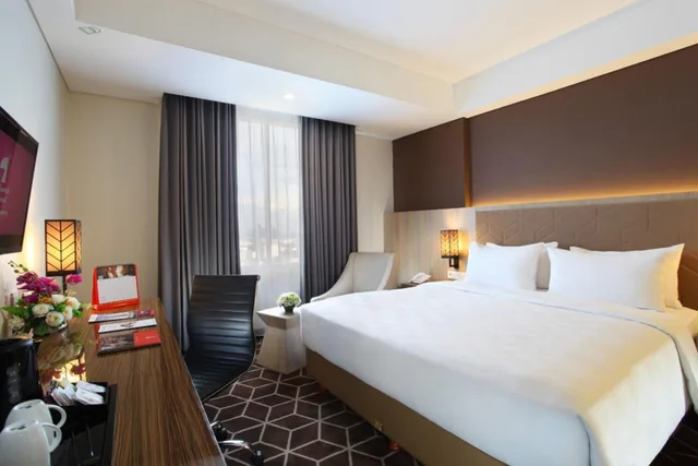 غرفة غراند بسرير كوين، Swiss-Belinn Tunjungan Surabaya 1/3