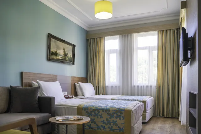 غرفة عائلية بسرير كوين وسريرين منفصلين، Side Village Hotel 2/9