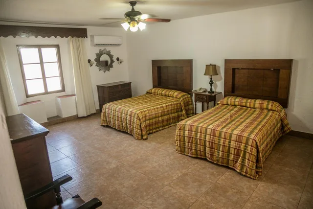 غرفة بسريرين منفصلين بإطلالة على المسبح، Hotel Playa De Cortes 4/10
