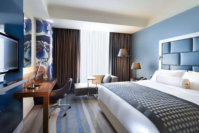 غرفة بسرير كينج بشرفة للمدخنين، Wyndham Grand Istanbul Europe 1/10