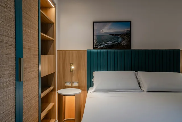 غرفة ديلوكس بسرير كينج بإطلالة على البحر، Terradamari Resort & Spa Marina di Modica, Tapestry Collection by Hilton 8/8