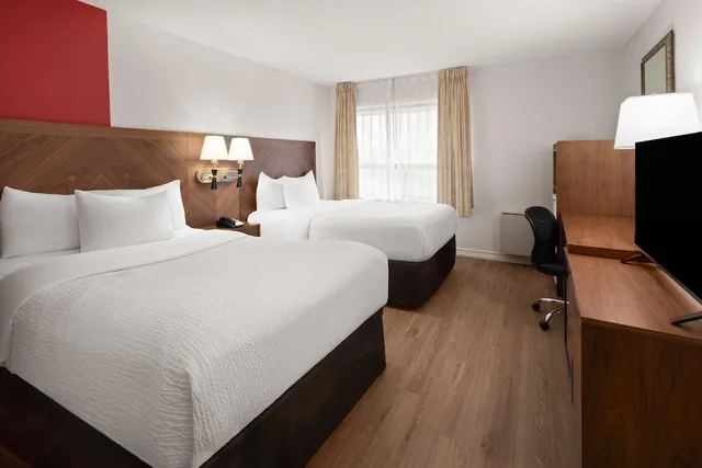 غرفة بسريرين مزدوجين، Ramada by Wyndham Arnprior 2/4
