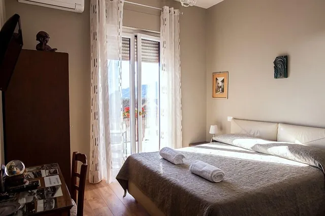Room, Queen Bed, Sea View, B&B Armonia 1/3