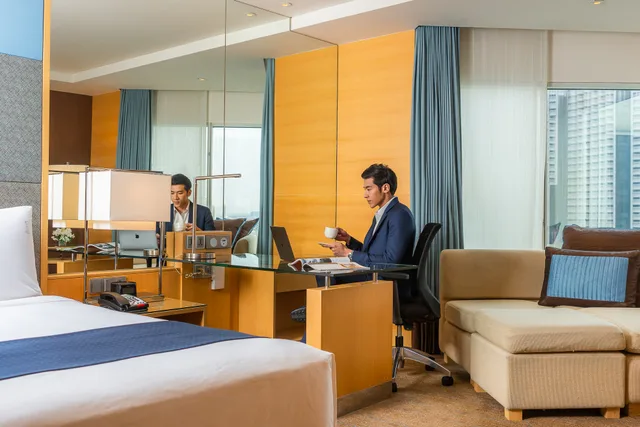 غرفة تنفيذية بسرير كينج، Holiday Inn Bangkok Silom 3/5