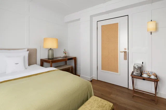 Courtyard, Single، Louis Hotel 3/4