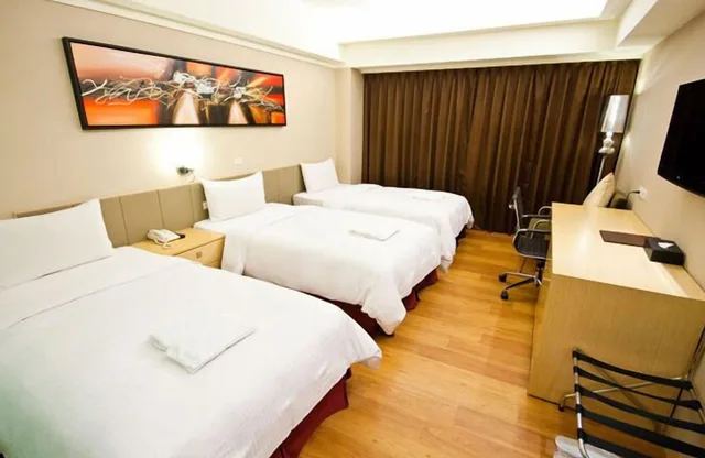 Room, Triple, 3 Beds, Delton Hotel 6/10