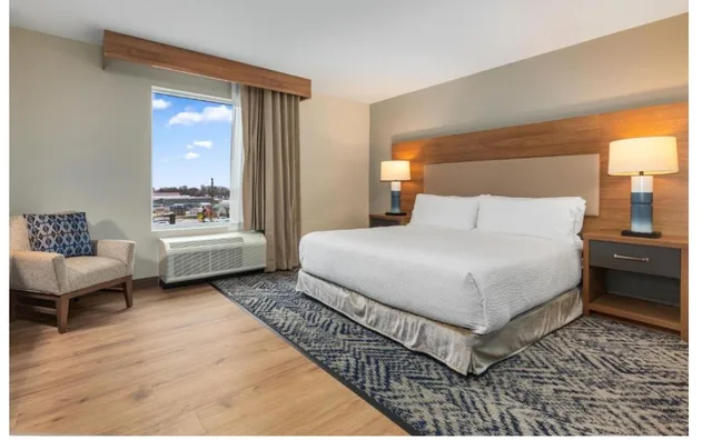 1 Bedroom, Suite, King Bed, Living and Dining Areas، Candlewood Suites Collingwood 1/7