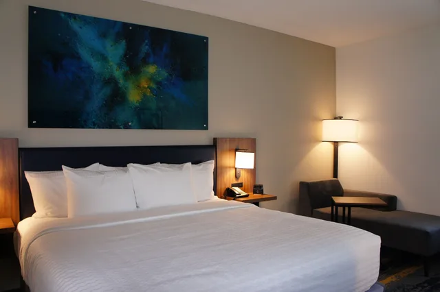 غرفة بسرير كينج لذوي الإعاقة، La Quinta Inn & Suites by Wyndham Texas City I 45 4/6
