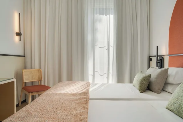 Classic, Double Bed, Balcony, The Editory Garden Carmo Funchal 3/10