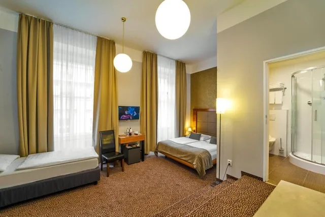 غرفة ثلاثية بسرير مزدوج وسرير فردي، Metropolitan Old Town Hotel 10/10