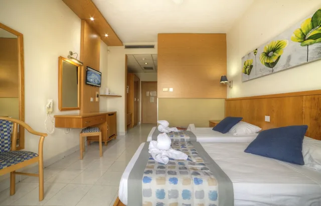 غرفة سوبيريور رباعية بسريرين مزدوجين، Bella Vista Hotel 1/3