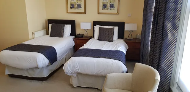 غرفة قياسية بسريرين منفصلين، The Prom Hotel 1/2