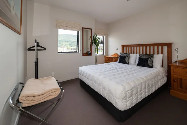2 Bedrooms, Panoramic, Apartment, 1 Single and 2 Queen Beds, Sea View، Harbour View Motel 4/8