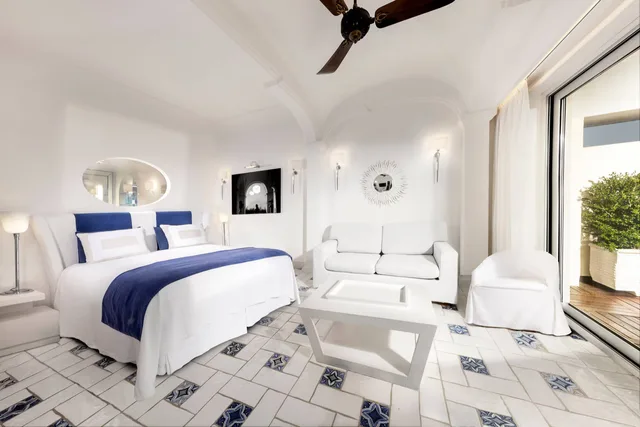 Junior Suite, Lateral Side Sea View، Jumeirah Capri Palace 1/2