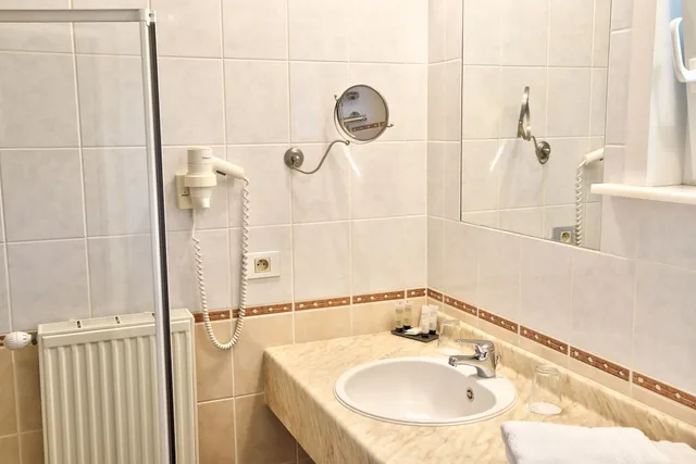 غرفة قياسية بسرير كينج، RELAIS DU SILENCE AUBERGE DU VIEUX CEDRE 2/3