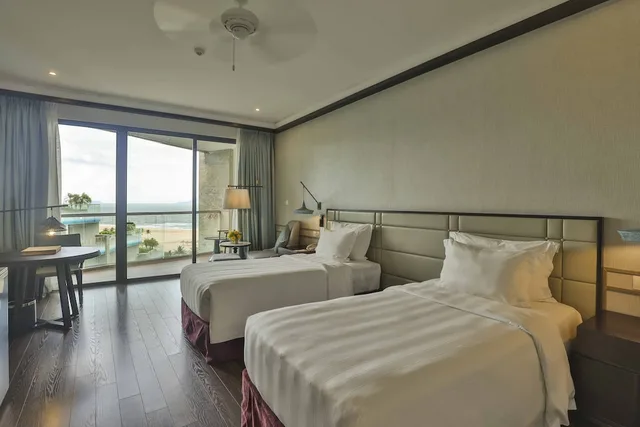 غرفة ديلوكس بسريرين منفصلين بإطلالة على البحر، Vinpearl Resort and Golf Nam Hoi An 4/10