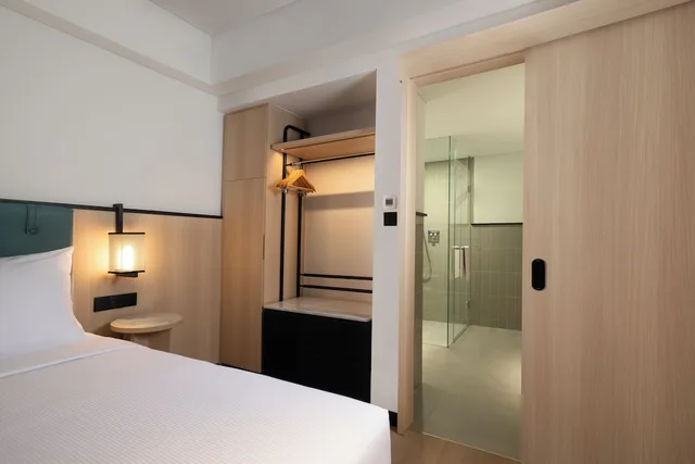جناح ديلوكس بسرير كينج مع أريكة، Hilton Garden Inn Bali Nusa Dua 2/3