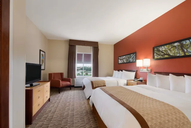 جناح بسرير كوين بغرفة نوم واحدة بمطبخ لذوي الإعاقة، Hawthorn Suites By Wyndham College Station 1/8