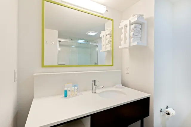 غرفة بسرير كينج، Hampton Inn And Suites Orlando International Drive North Fl 3/3