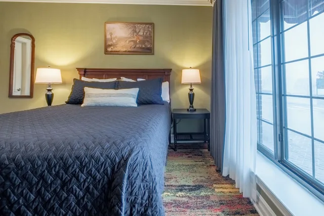 غرفة بسرير كوين، The Red Coach Inn 1/10