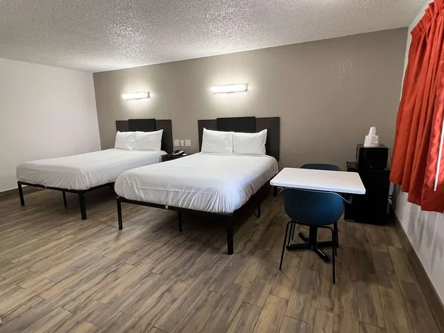 غرفة ديلوكس بسريرين كوين للمدخنين، Motel6 Orange, CA - Anaheim 4/10