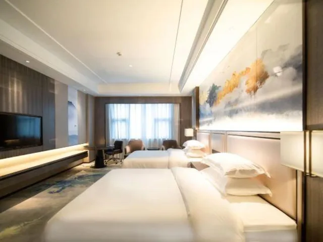 غرفة بسريرين منفصلين بإطلالة على المدينة، Ramada Plaza by Wyndham Hezhou North 2/2