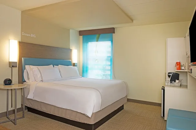 غرفة قياسية بسرير كوين، EVEN Hotel Norwalk 1/5
