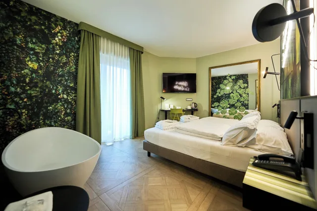 Superior, Double Bed, Bath and Shower، Parc Hotel Flora 7/10
