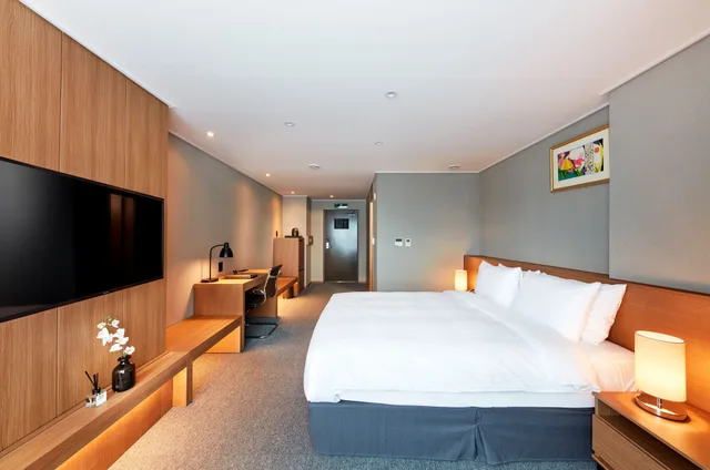 غرفة قياسية بسرير مزدوج، Ramada by Wyndham Gumi 2/8
