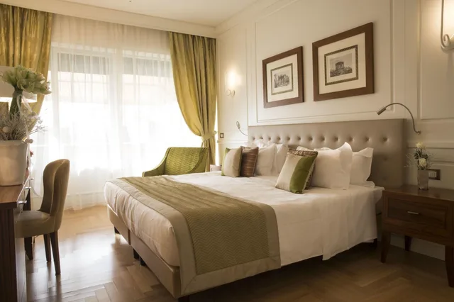غرفة سوبيريور بسرير مزدوج أو سريرين منفصلين بإطلالة على البحيرة، GRAND HOTEL TERME 1/4