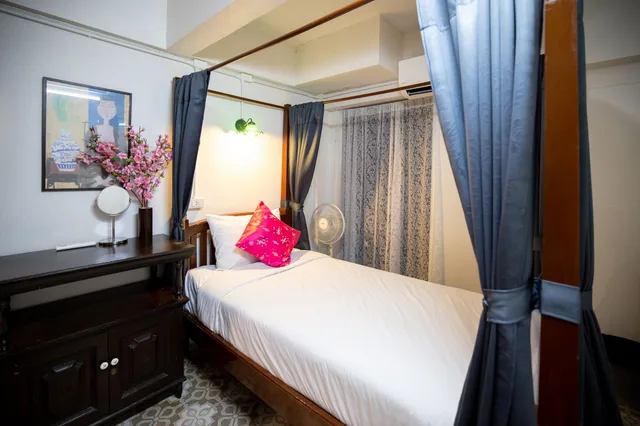 Room, Twin Beds, Shared Bathroom, Sleeper House 2/10