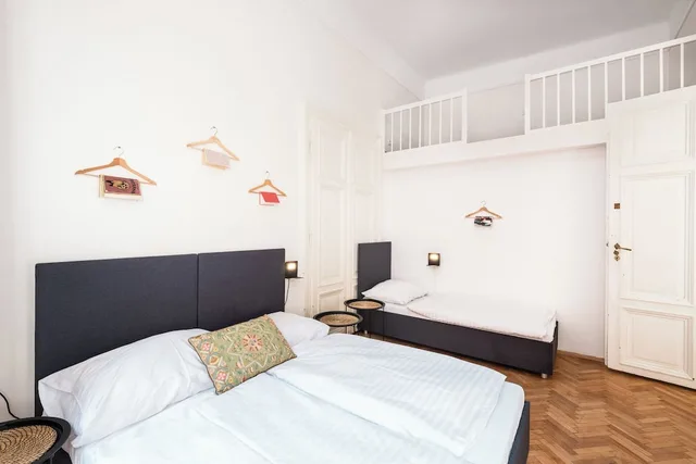 Mezzanine, 2 Bedrooms, Comfort, Apartment, 5 Beds, Bunk Bed, Sofa, Kitchen، Hybernska Apartments 7/10