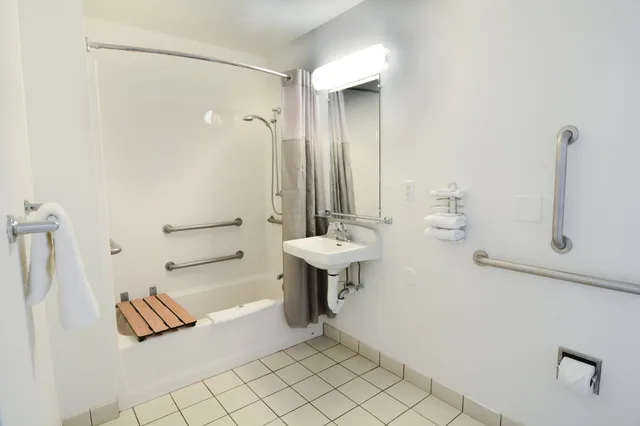 غرفة ديلوكس بسرير مزدوج لذوي الإعاقة، Motel6 Galveston, TX 8/8