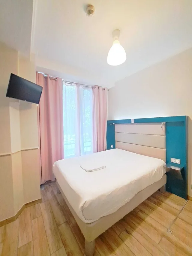 Street, Double Bed, Ground Floor، District Republique 1/5