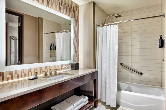 غرفة ديلوكس بسريرين كوين بإطلالة على المدينة لذوي الإعاقة، Westin Phoenix Downtown 3/3