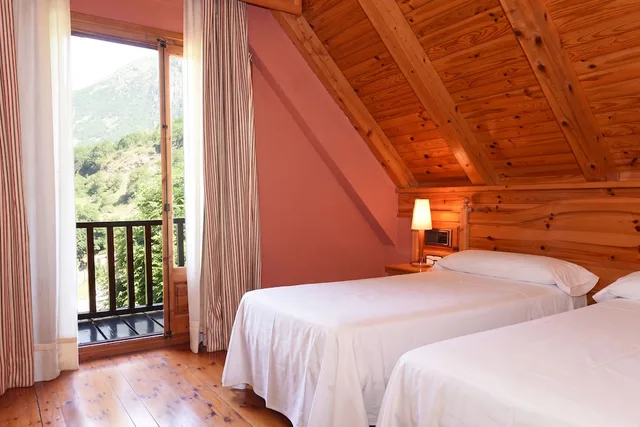 Room, Quadruple, 4 Beds, Attic، Rvhotels Orri 3/7