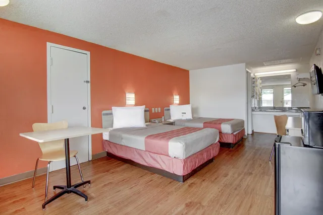 غرفة بسريرين كوين للمدخنين، Motel6 Atlanta Airport - Union City 2/4