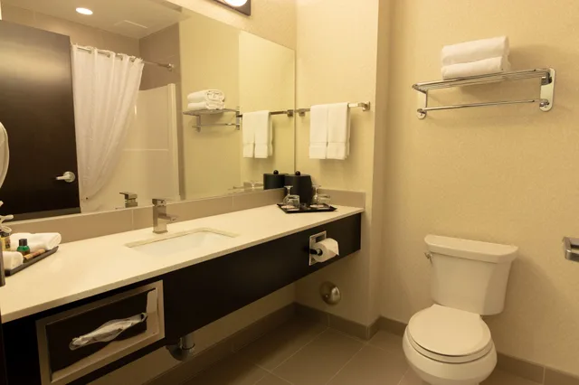 جناح استوديو سوبيريور بسريرين كوين، The Kanata Inns Whitecourt 6/6