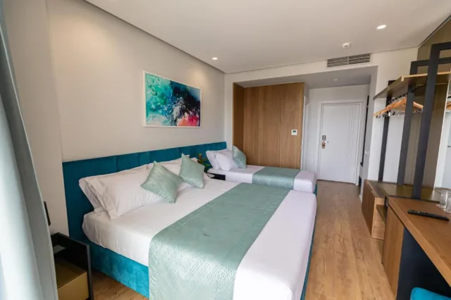 غرفة ثلاثية بإطلالة على المدينة، Ames Hotel & Spa 1/5