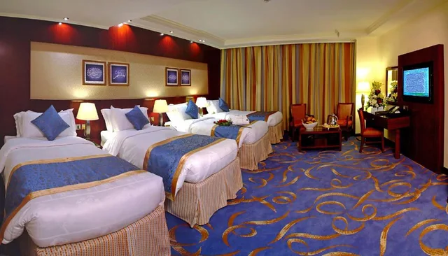 غرفة ثلاثية، فندق إعمار رويال المدينة المنورة(Emaar Royal Hotel Medina) 1/1