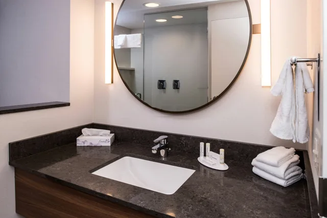 غرفة بسرير كينج، Fairfield Inn And Suites By Marriott Staunton 2/2