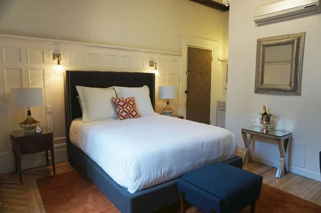 غرفة قياسية بسرير كوين، Hotel Marie-Rollet 1/6