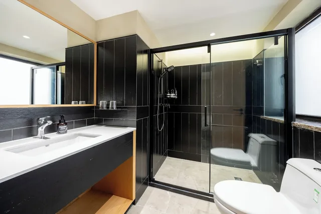 Economy, Queen Bed, No Window, Beijing Aaliyah Wang Fu Jing Forbodden City Boutique Hotel 4/5