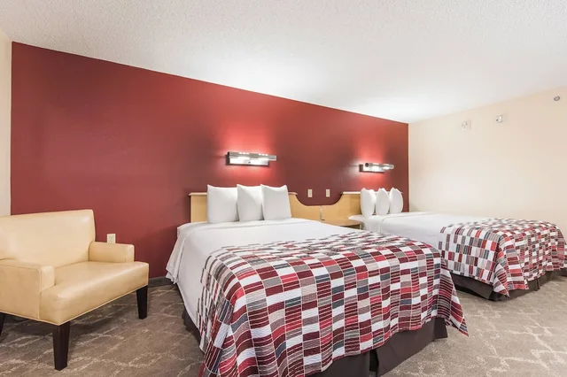 غرفة قياسية بسريرين كوين لغير المدخنين، Red Roof Inn Seattle Airport Seatac 8/10