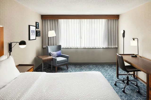 غرفة بسرير كينج مع أريكة لذوي الإعاقة، Four Points by Sheraton Halifax 5/8