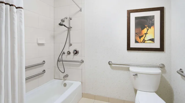 جناح لذوي الإعاقة، DoubleTree Suites by Hilton Charlotte SouthPark 1/3